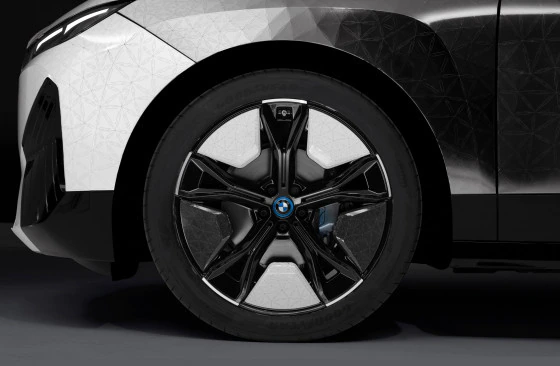 BMW Kini Tampil Dengan Model Baharu Yang Mampu Bertukar Warna